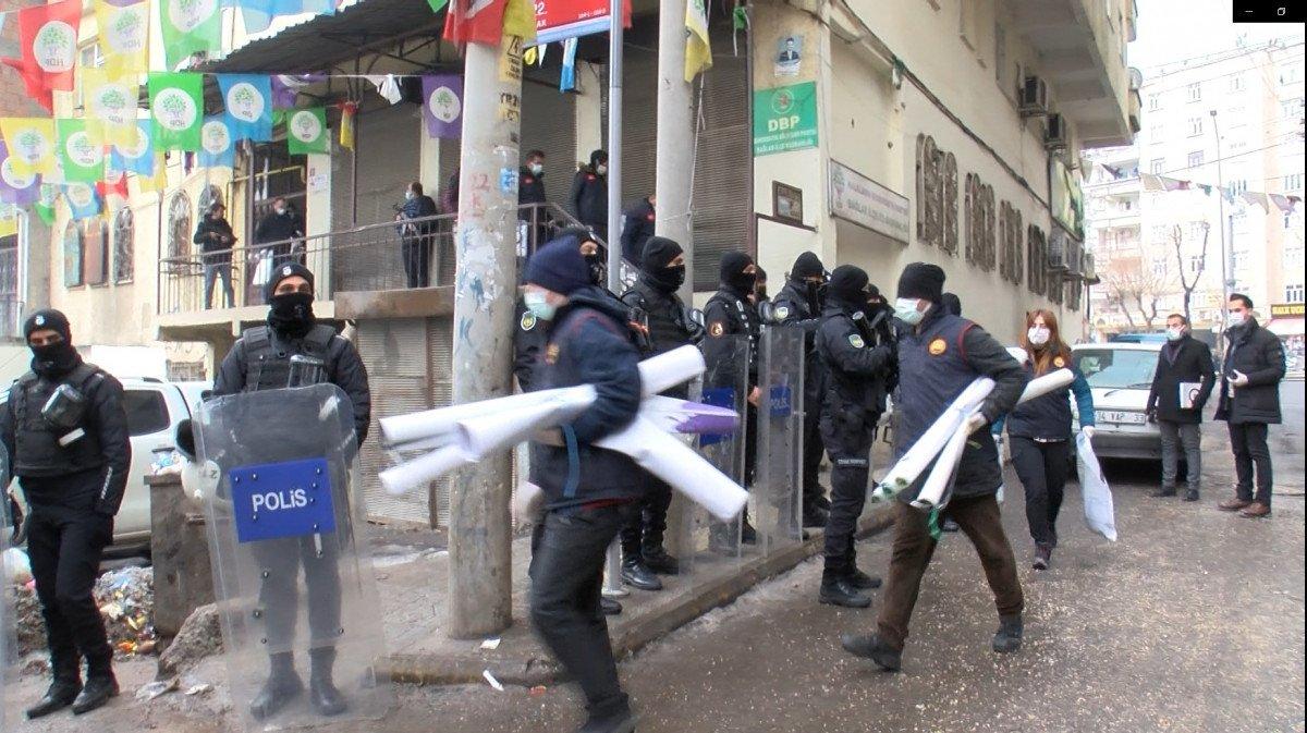Diyarbakır'da DBP il binasına terör operasyonu