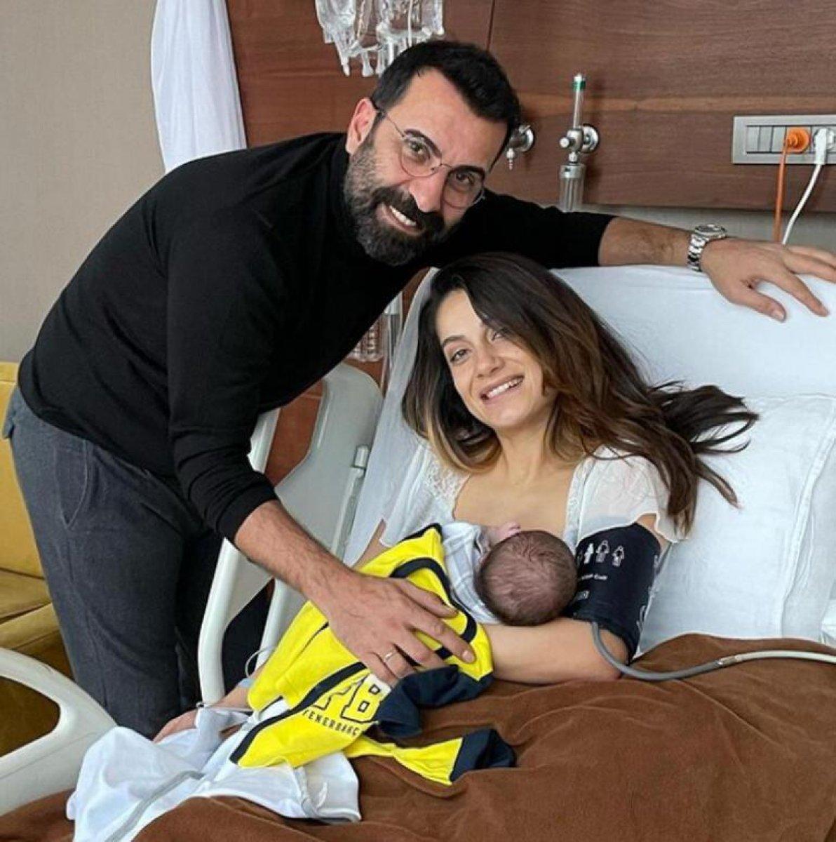 Emre Karayel baba oldu