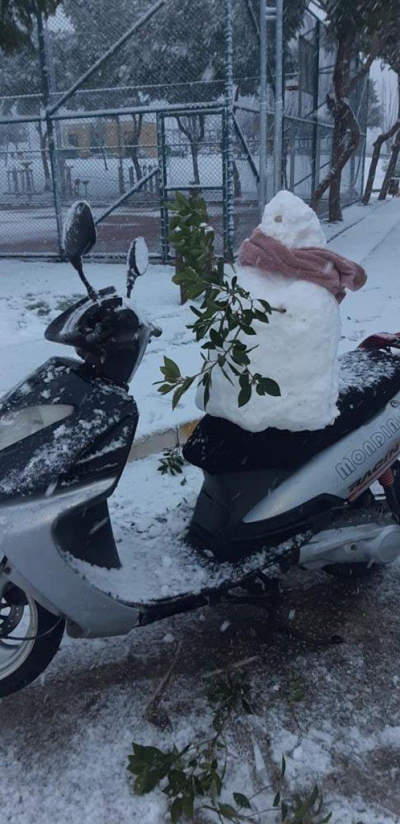 Kardan adamı ile şehir turu atan Antalyalı