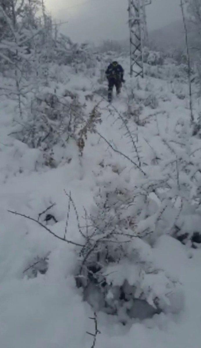 Sivas'ta enerji timlerinin karda zorlu mücadelesi