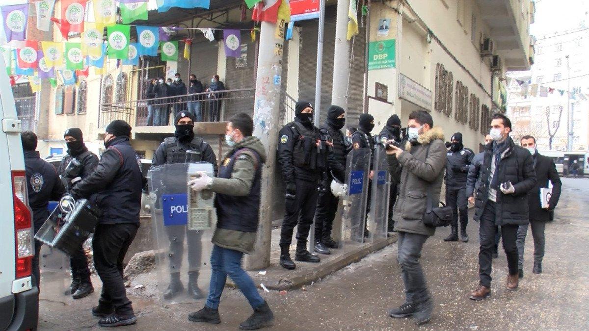 Diyarbakır'da DBP il binasına terör operasyonu