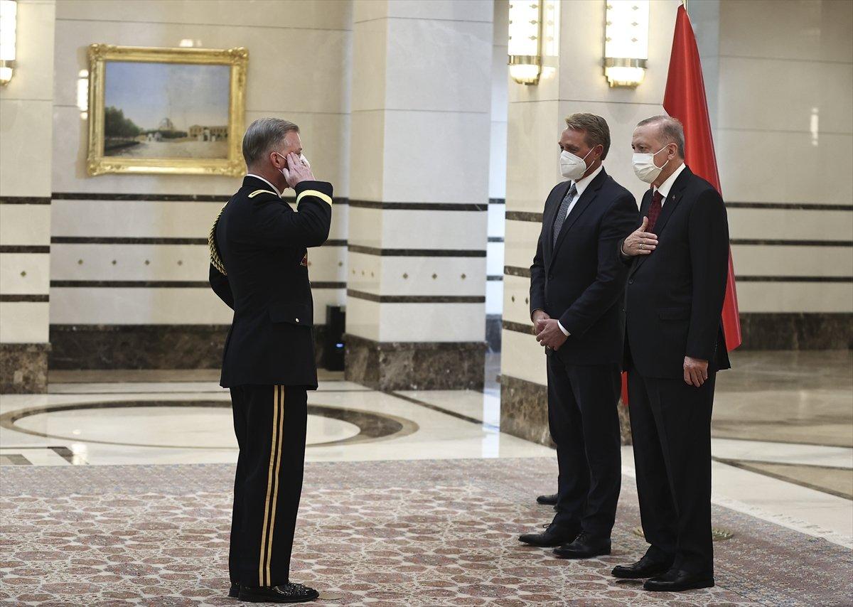 ABD'nin Ankara Büyükelçisi Flake, Erdoğan'a güven mektubu sundu