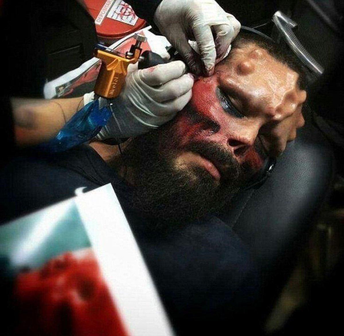 'Pes' dedirtti! Kırmızı Kurukafa'ya benzemek için akılalmaz ameliyatlar geçiren adam