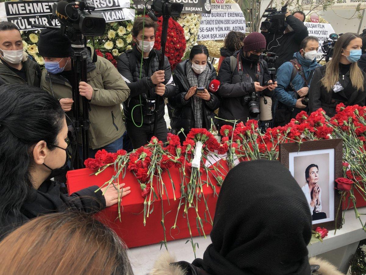 Usta oyuncu Fatma Girik'e veda