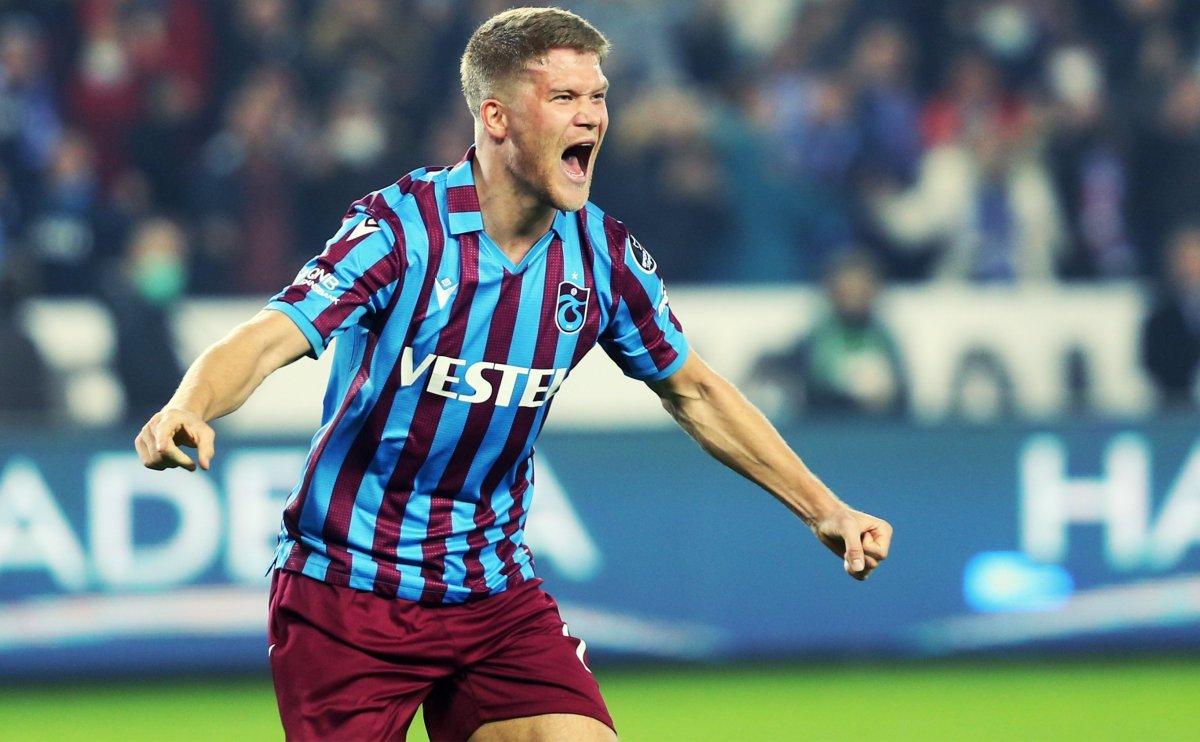 Cornelius taraftarın gönlünü fethetti