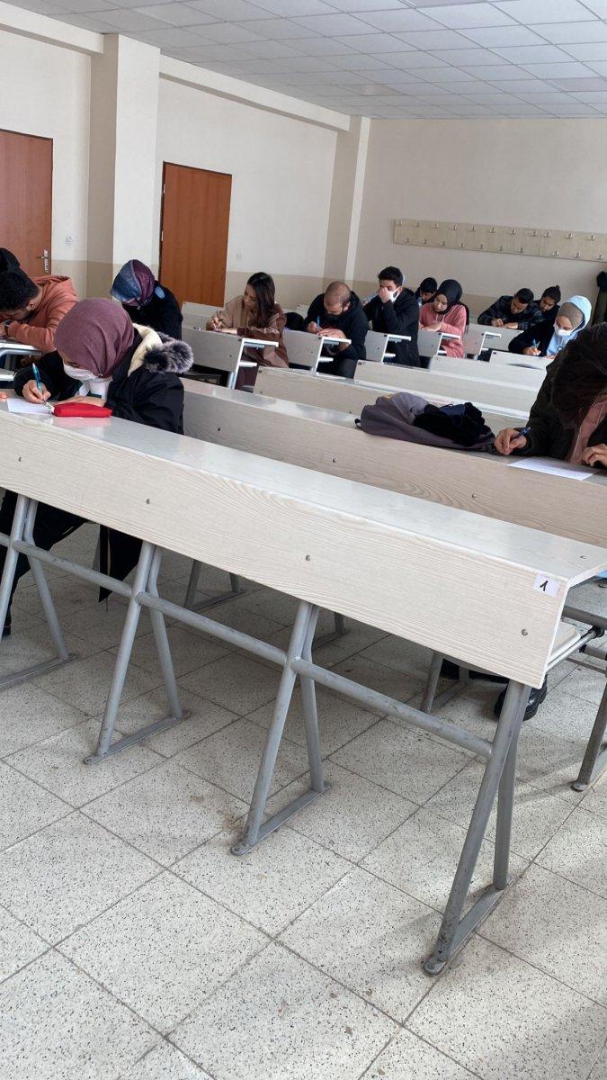 Aksaray'da öğrenciler paletli ambulansla sınava yetiştirildi