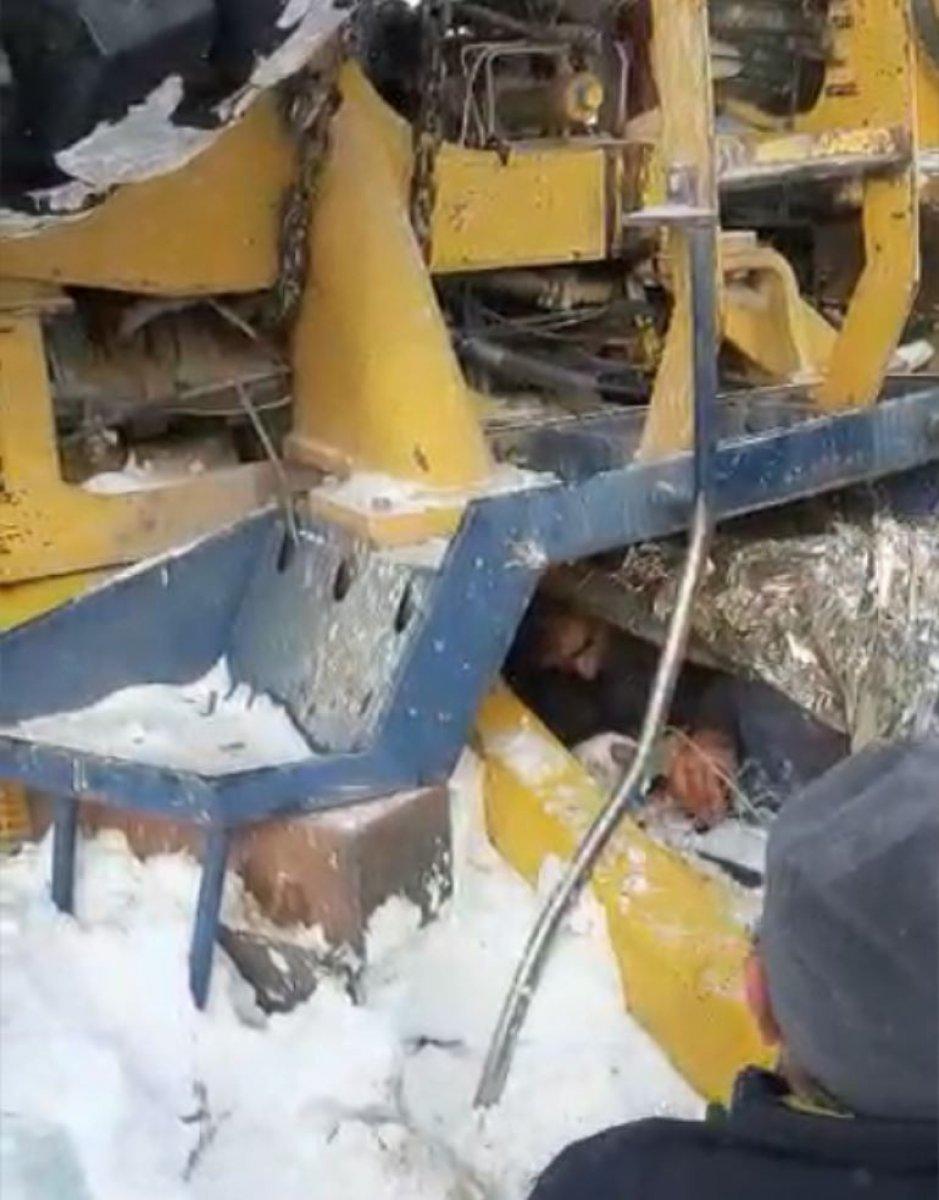 Aksaray’da, operatör iş makinesinin altında kaldı