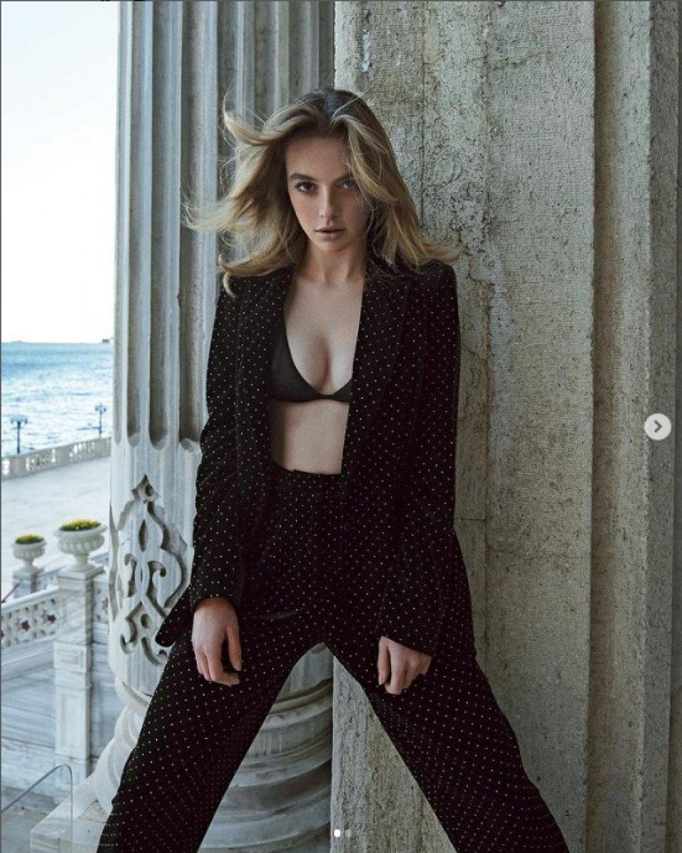 Melis Sezen, sütyeniyle poz verdi