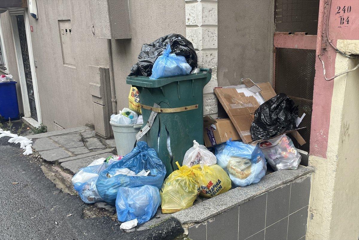 Kar yağışı sonrası CHP'li belediyelerde çöpler toplanmadı