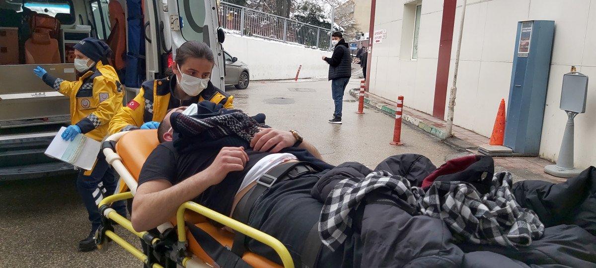 Bursa'da el salladığı kişiler tarafından bıçaklandı