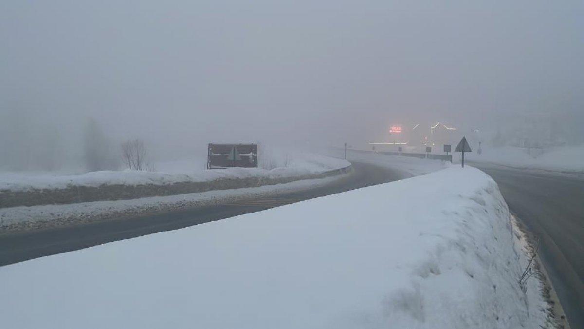 Bolu Dağı’nda yoğun kar ve sis etkisini sürdürüyor