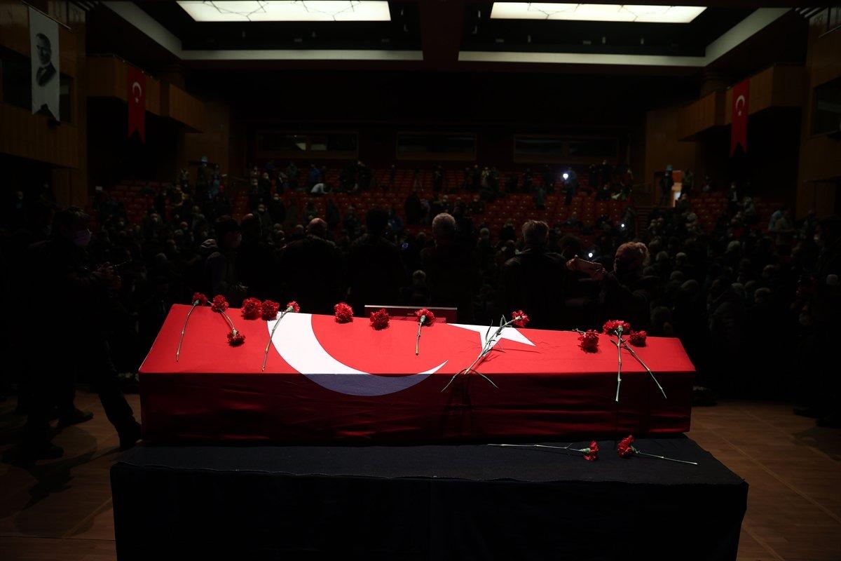 Usta oyuncu Fatma Girik'e veda