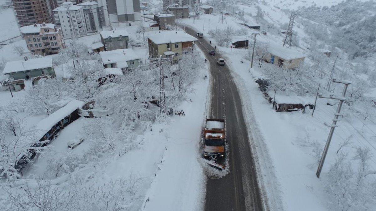 Samsun'da karla mücadelede 435 yoldan 427'si açıldı