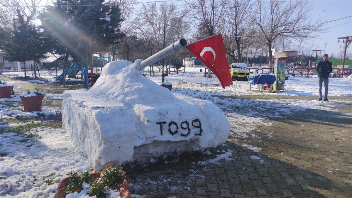 Bursa'da kardan yaptıkları tankın adını TOGG koydular