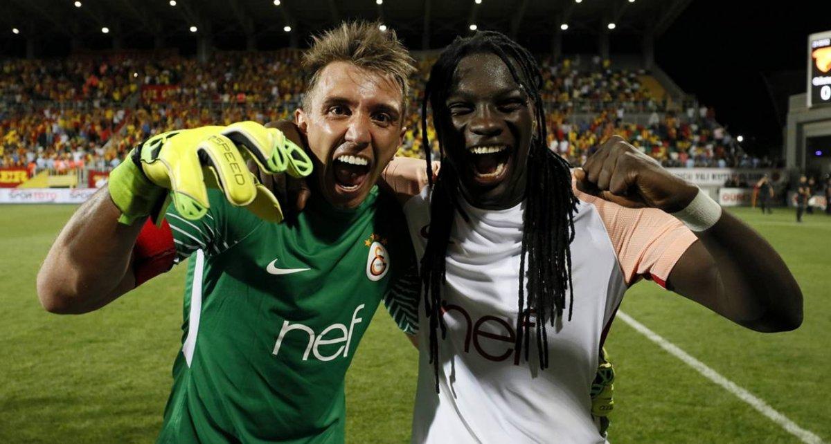 Muslera'dan Gomis'e ikna telefonu