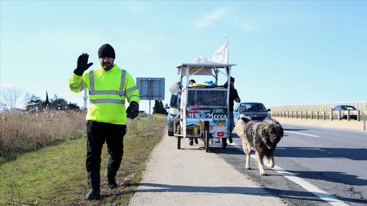İngiltere'den hac için yürüyerek yola çıkan Iraklı İstanbul'da