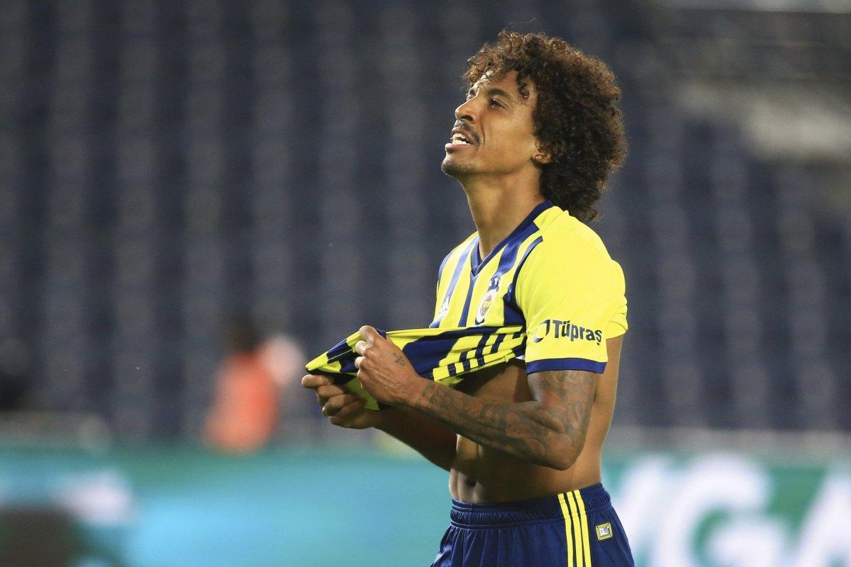Fenerbahçe, Luiz Gustavo'dan indirim talep etti