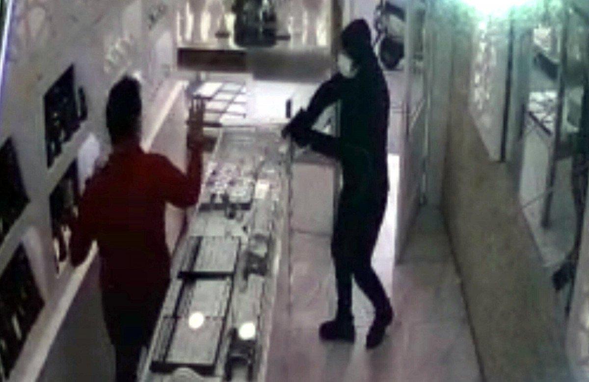 İzmir’de, kripto para piyasasında kaybedince kuyumcuyu soydu