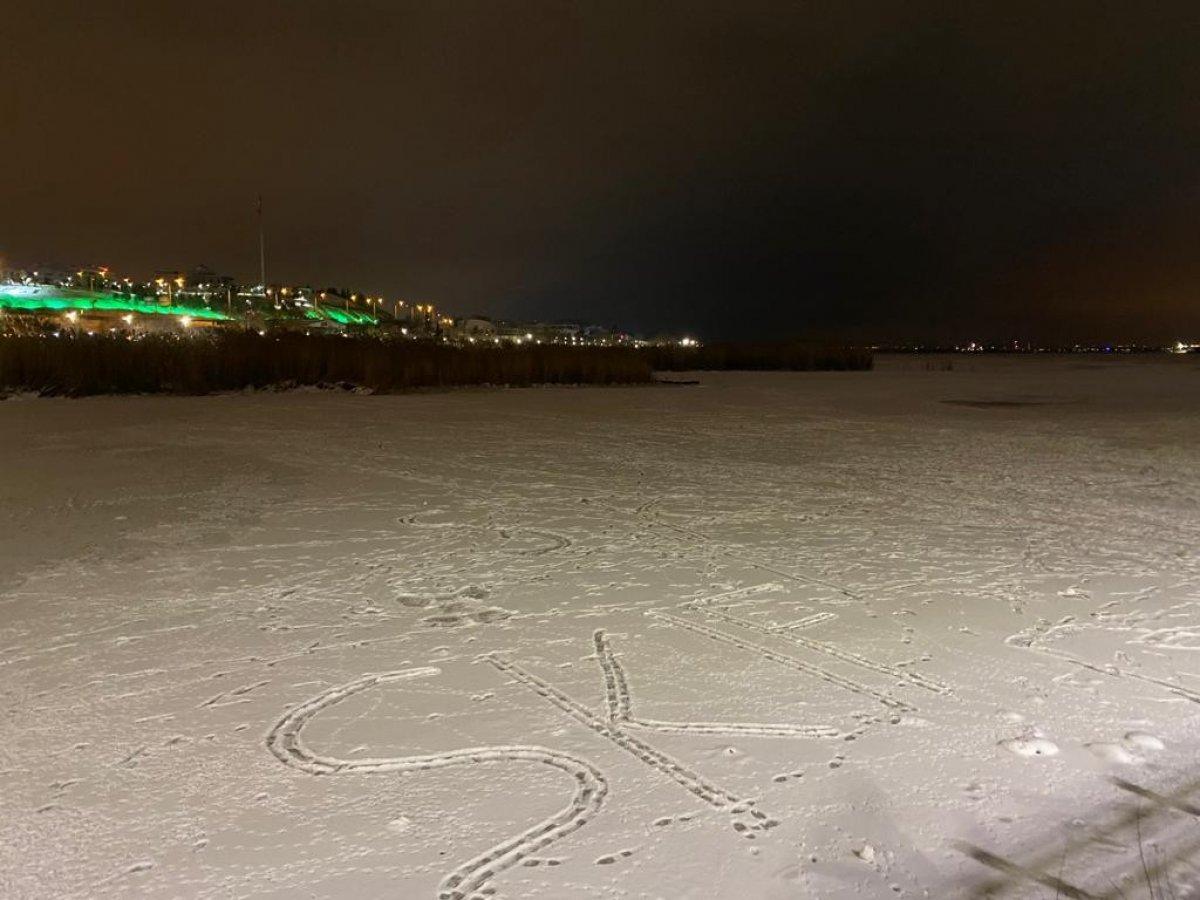 Ankara'daki Kuğulu Park'ın fıskiyeleri dondu