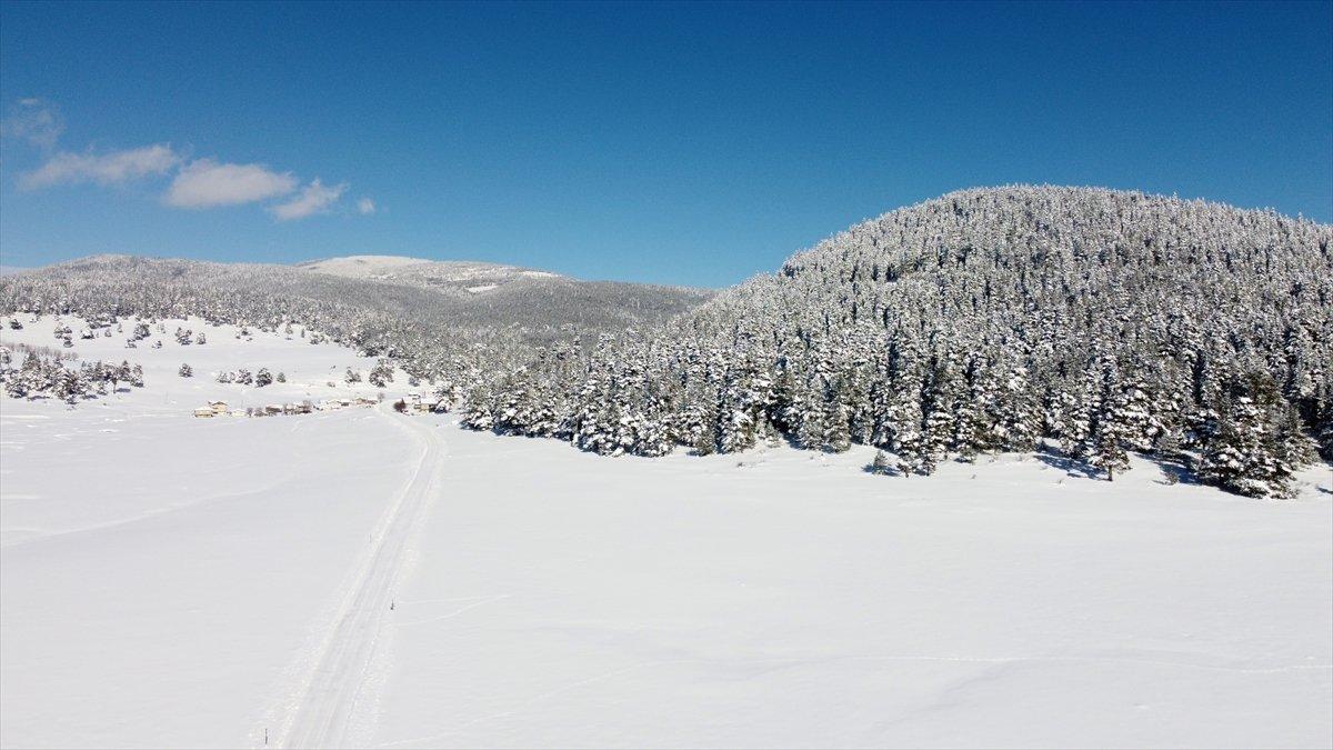 Karla kaplı Köroğlu Dağları havadan görüntülendi