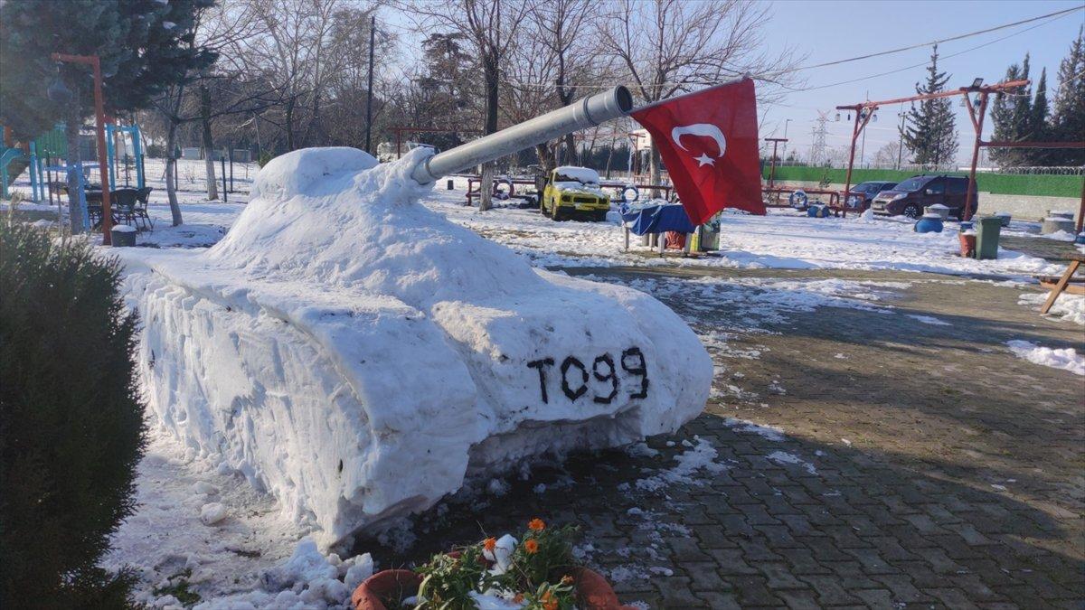 Bursa'da kardan yaptıkları tankın adını TOGG koydular
