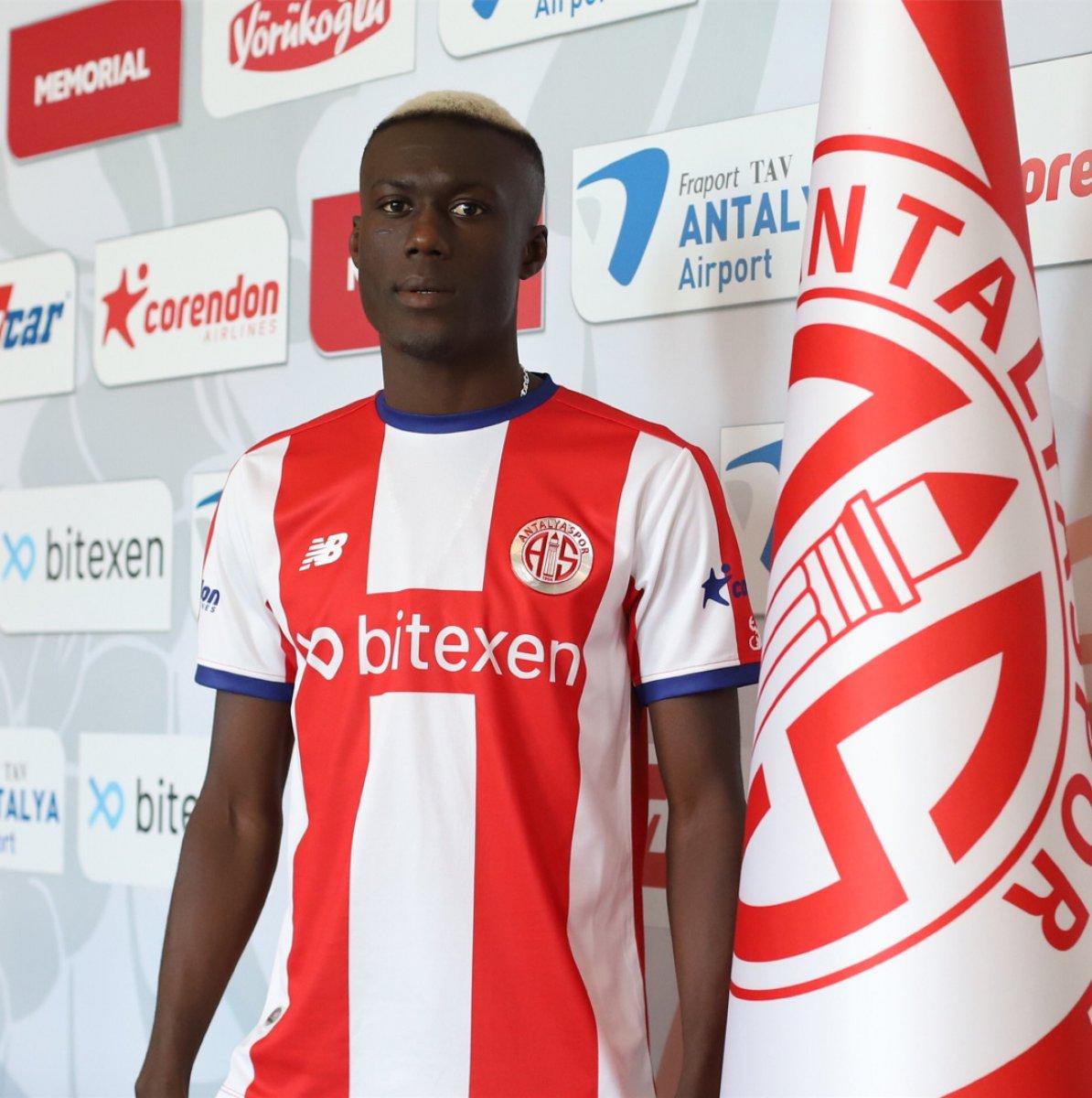 Alassane Ndao resmen Antalyaspor'da