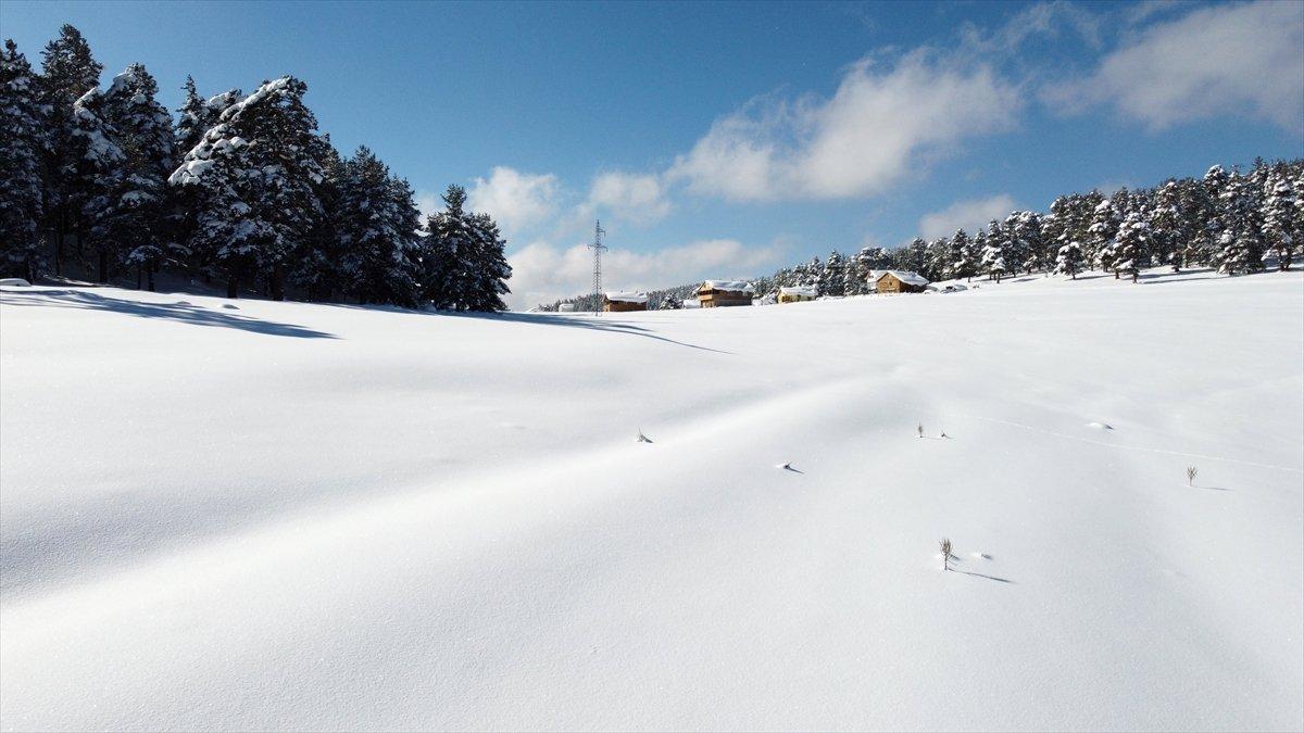 Karla kaplı Köroğlu Dağları havadan görüntülendi