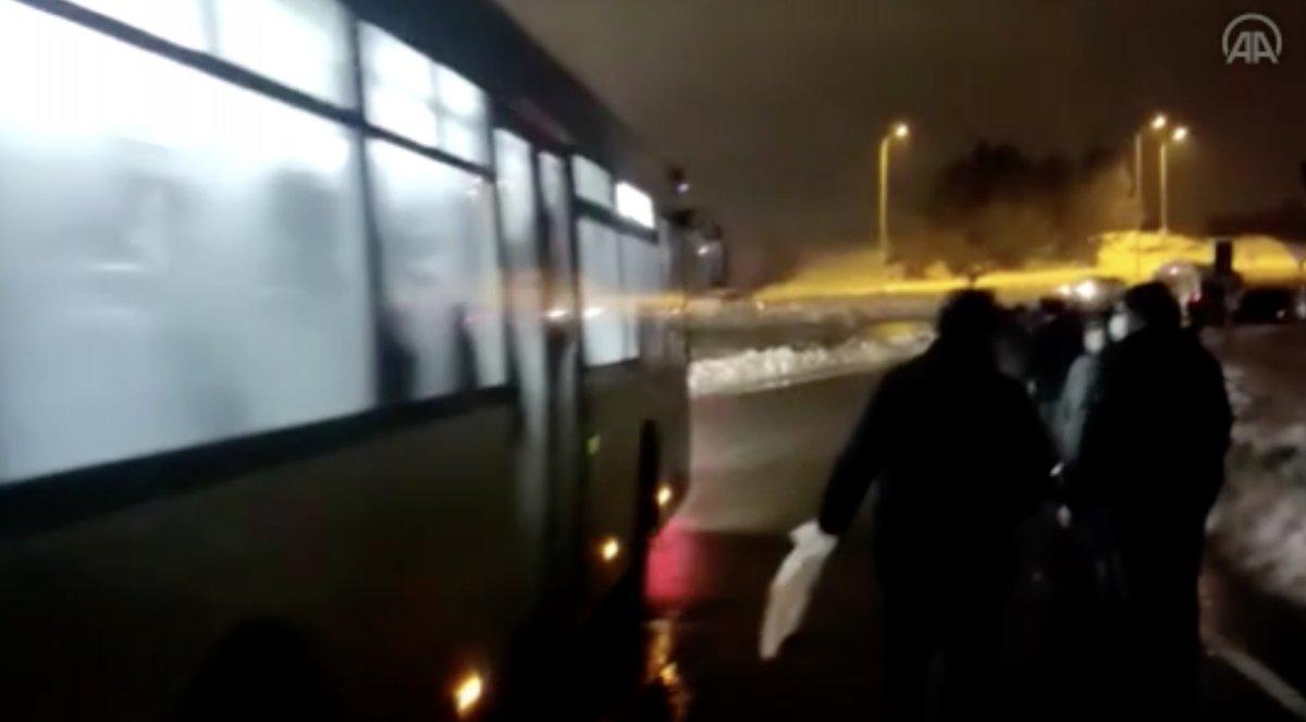 İstanbul'da otoyolda indirilen yolculardan İETT şoförüne tepki