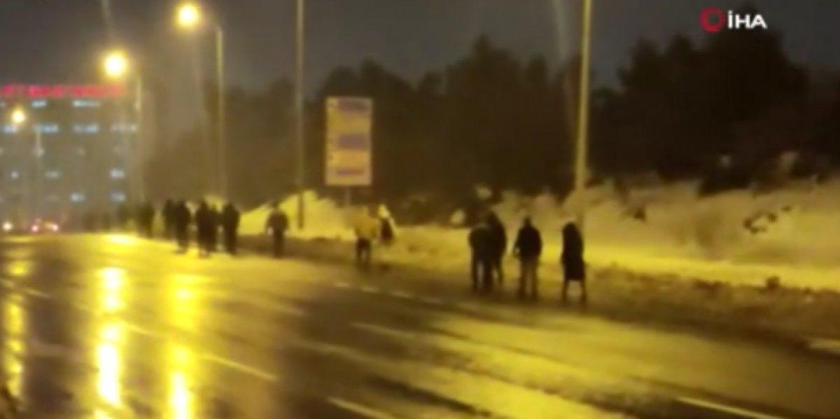 Arnavutköy'de İETT şoförü yolcuları otoyol kenarında indirdi