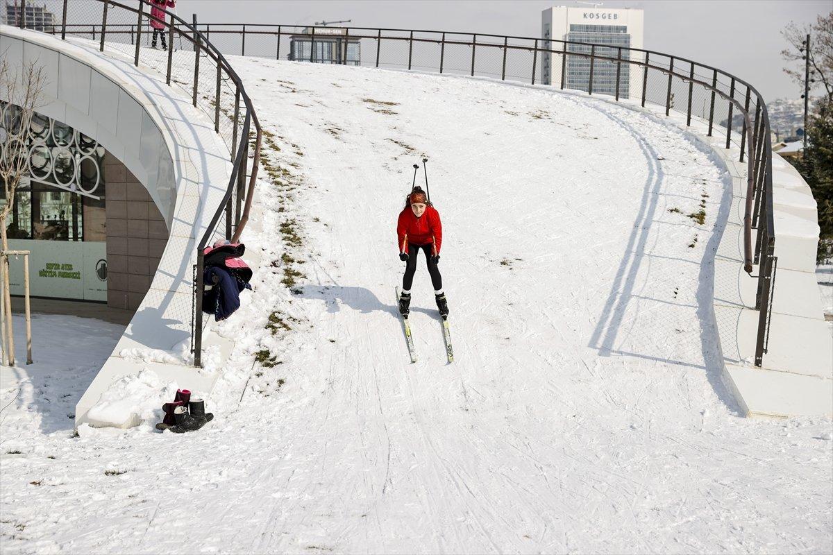 Başkent Millet Bahçesi, kış sporu tutkunlarının uğrak noktası oldu