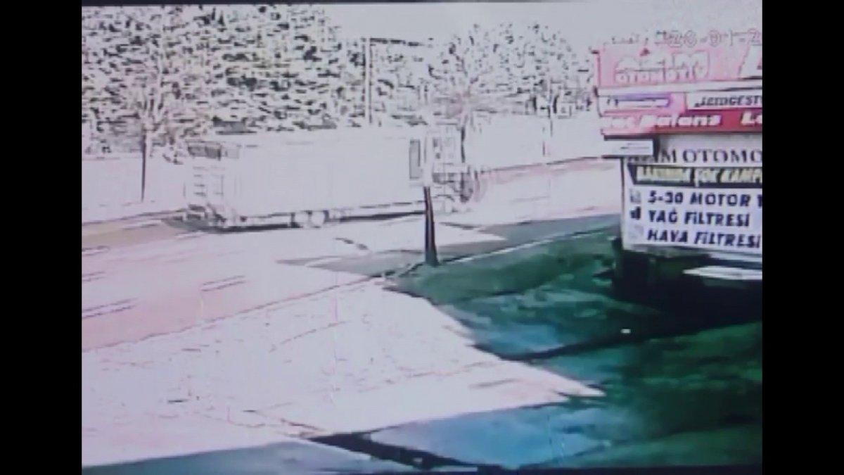 Pendik’te hem kazayı görüntüledi hem spiker gibi anlattı