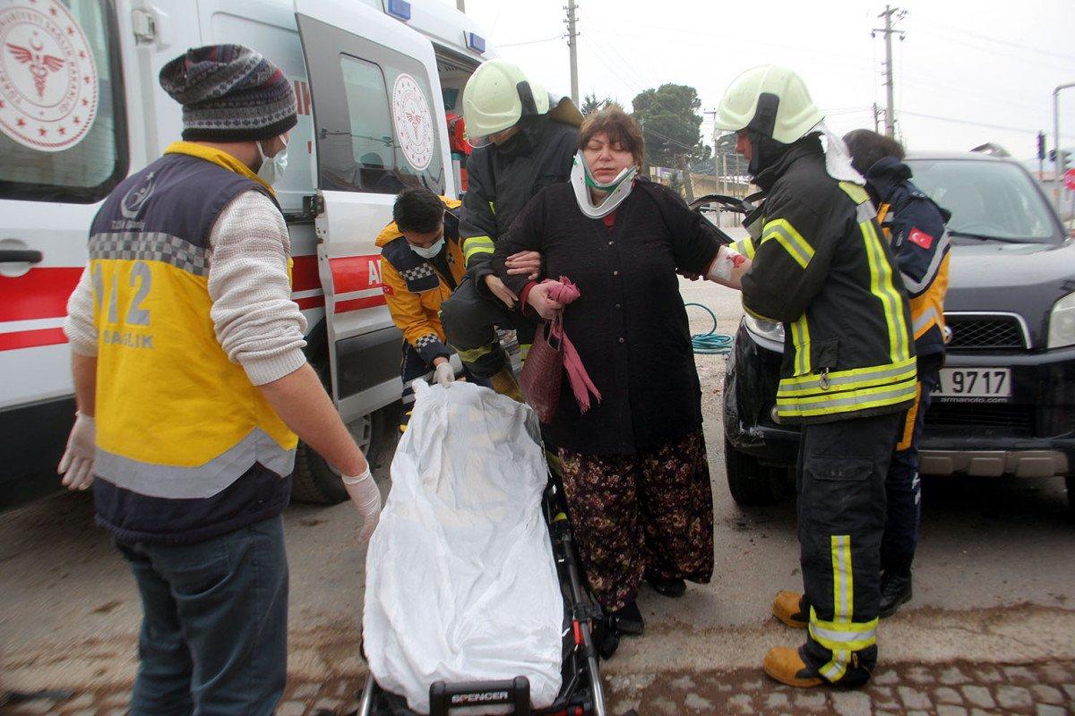 Manisa’da cenaze dönüşü kaza: 3 yaralı
