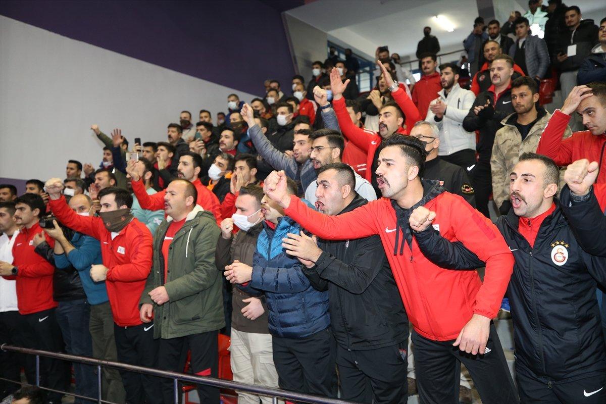 PÖH'lerden kurulu kick boks takımı, başarılarıyla göz doldurdu