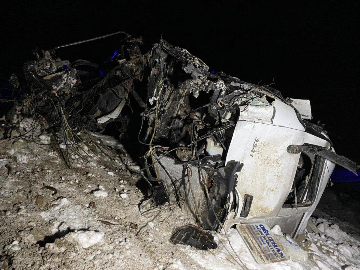 Malatya'da vinç yüklü tır devrildi: 1 ölü