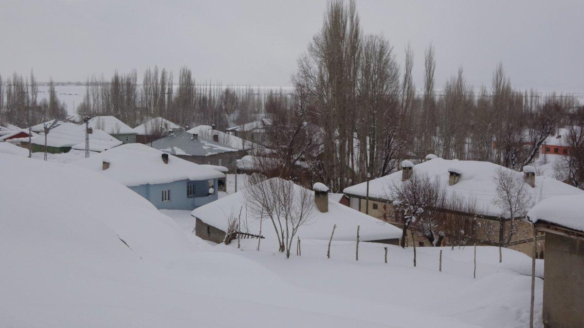 Yüksekova, kar yağışının ardından görüntülendi