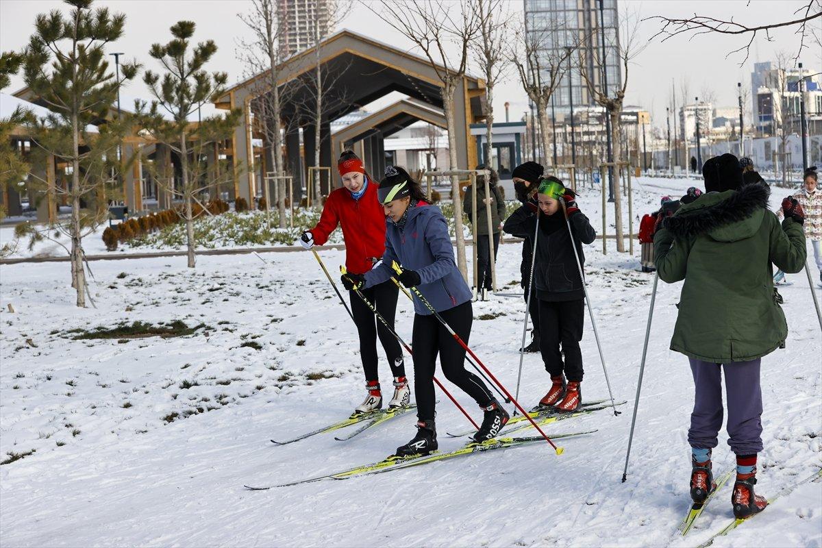 Başkent Millet Bahçesi, kış sporu tutkunlarının uğrak noktası oldu