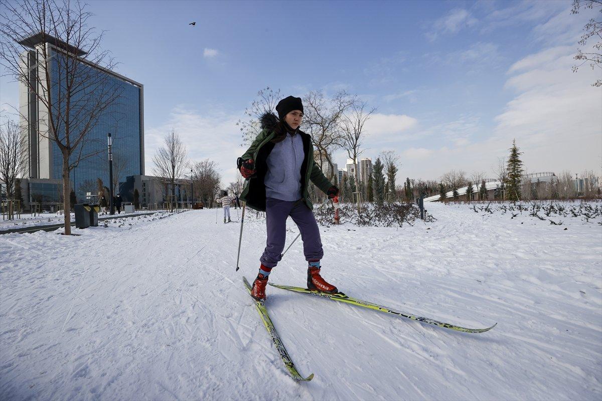 Başkent Millet Bahçesi, kış sporu tutkunlarının uğrak noktası oldu
