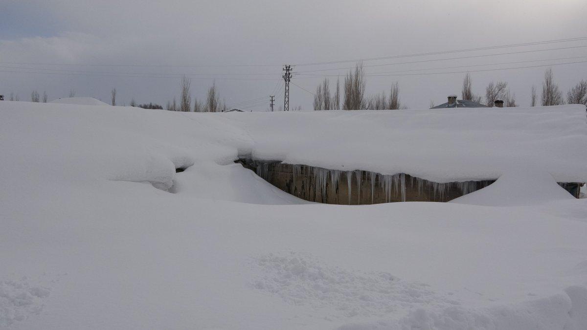 Yüksekova, kar yağışının ardından görüntülendi
