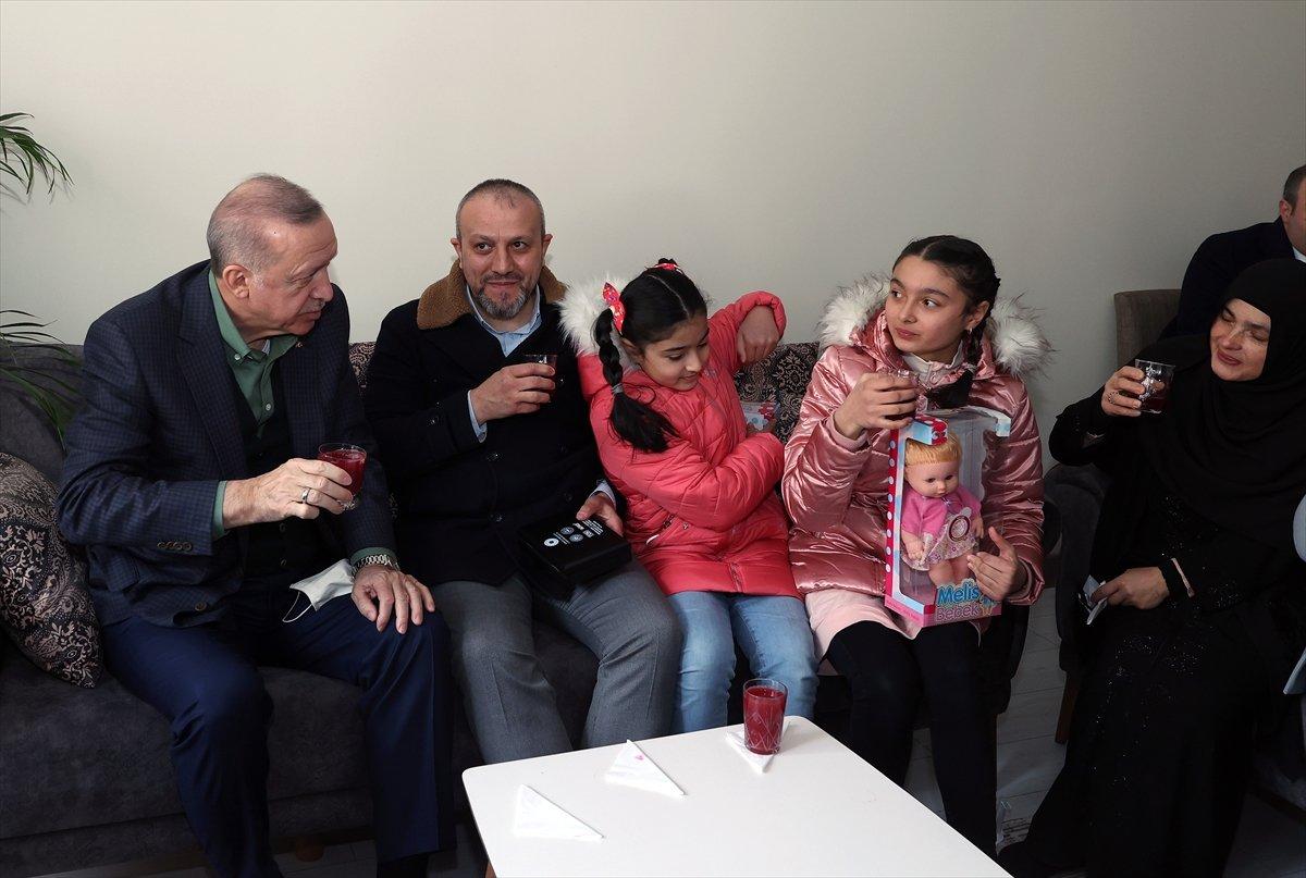 Cumhurbaşkanı Erdoğan, Giresun'da evini teslim alan aileye misafir oldu