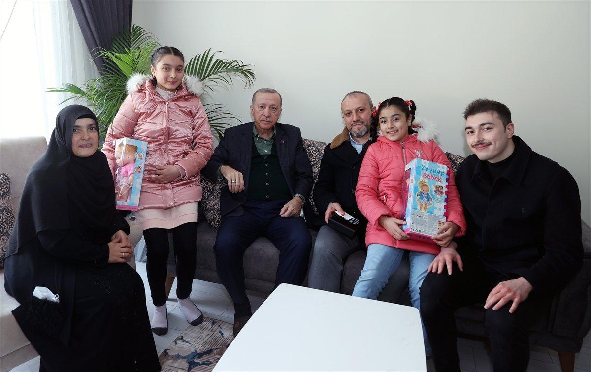 Cumhurbaşkanı Erdoğan, Giresun'da evini teslim alan aileye misafir oldu