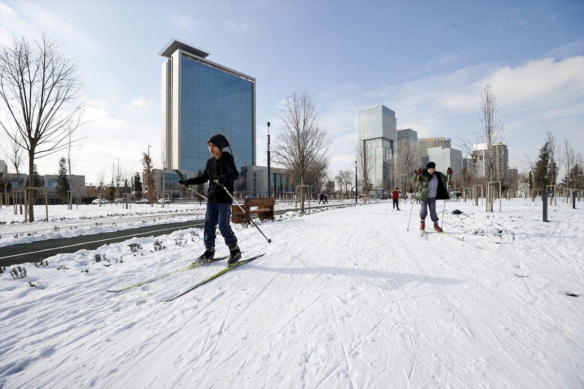 Başkent Millet Bahçesi, kış sporu tutkunlarının uğrak noktası oldu