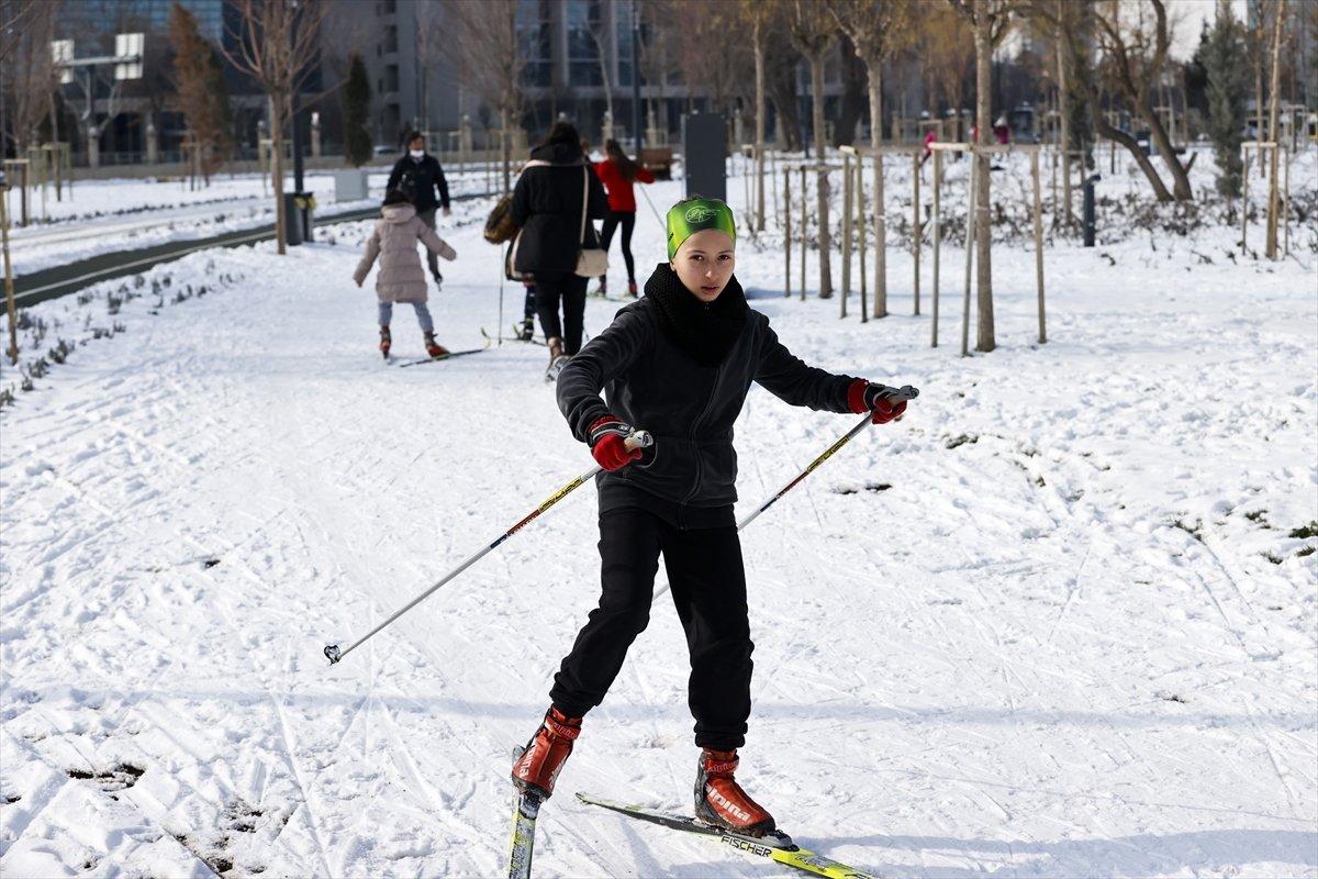 Başkent Millet Bahçesi, kış sporu tutkunlarının uğrak noktası oldu