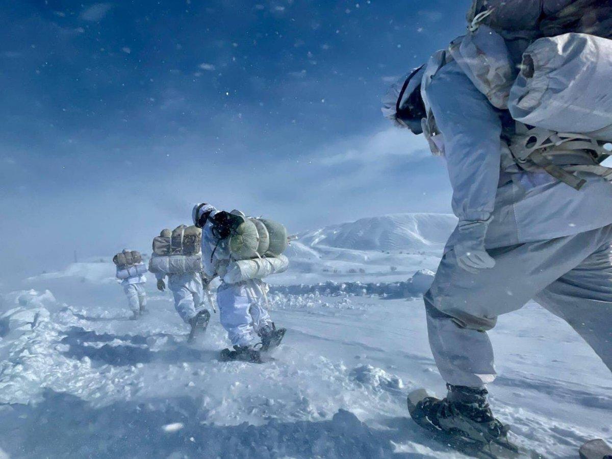 Karlı zirvelerde zorlu vatan nöbeti