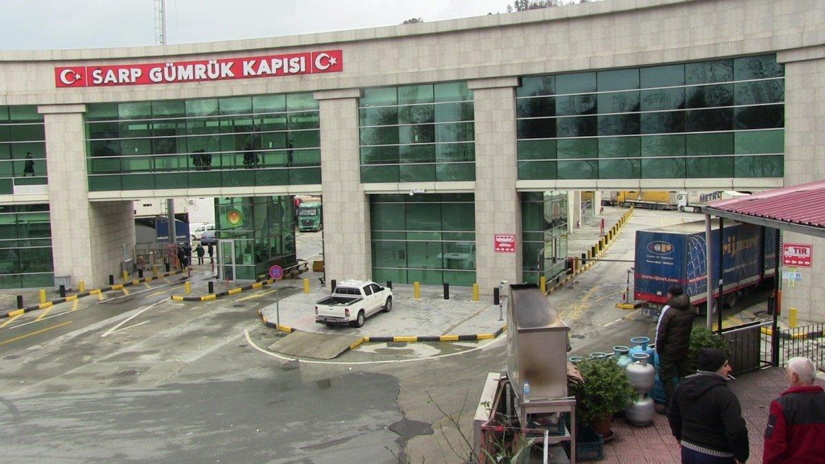 Sarp Sınır Kapısında araç geçişleri artış gösterdi