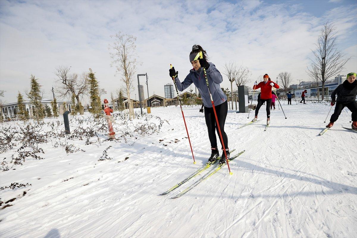Başkent Millet Bahçesi, kış sporu tutkunlarının uğrak noktası oldu