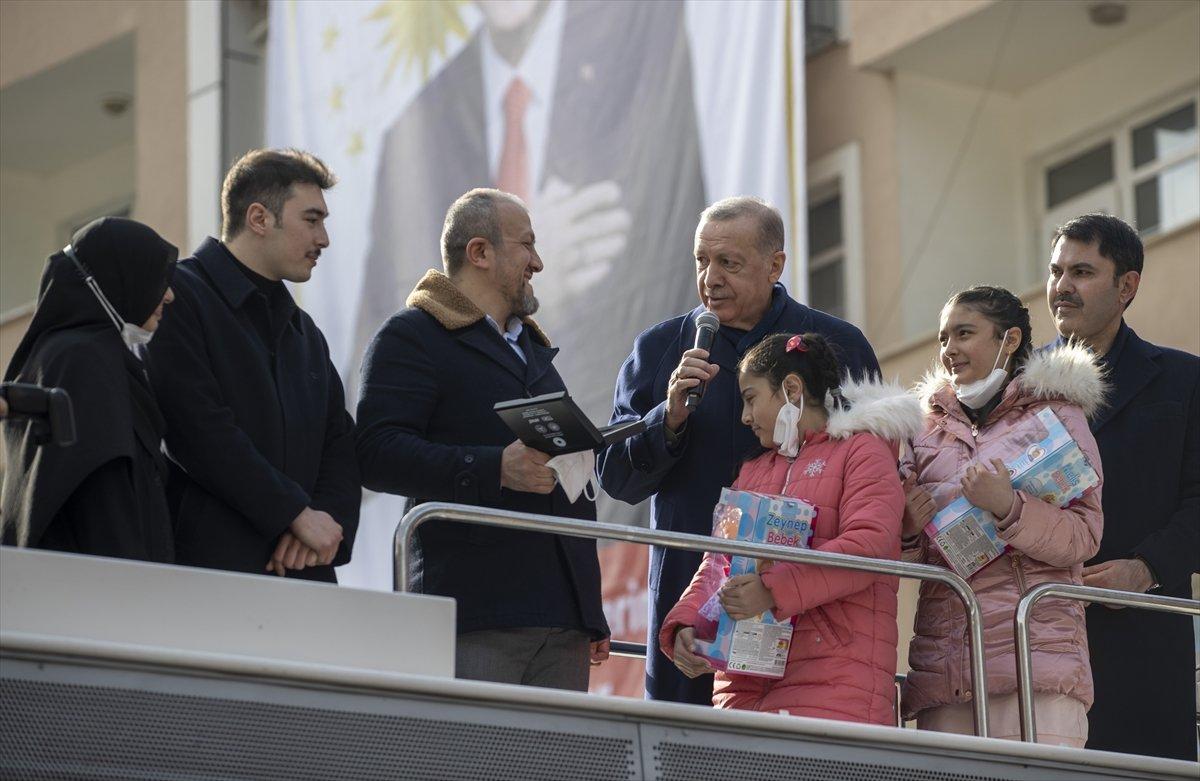 Cumhurbaşkanı Erdoğan, Giresun'da evini teslim alan aileye misafir oldu