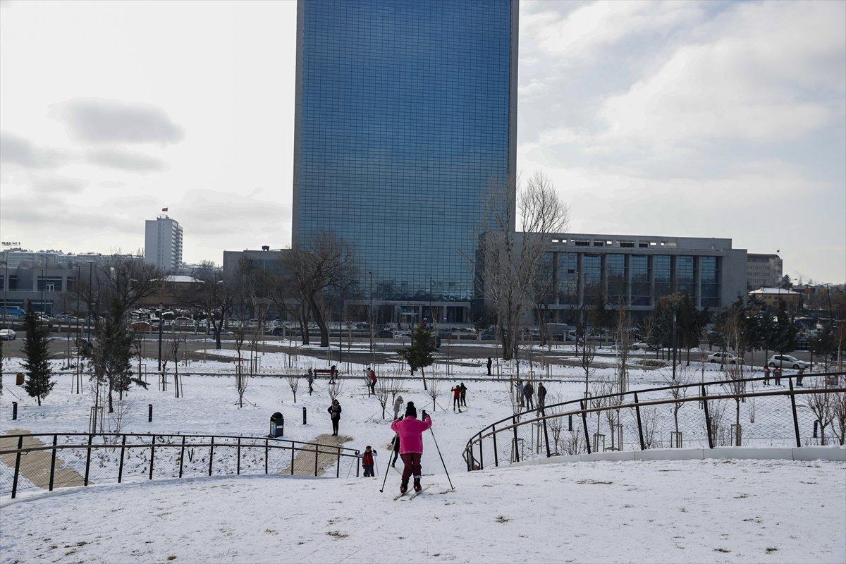 Başkent Millet Bahçesi, kış sporu tutkunlarının uğrak noktası oldu
