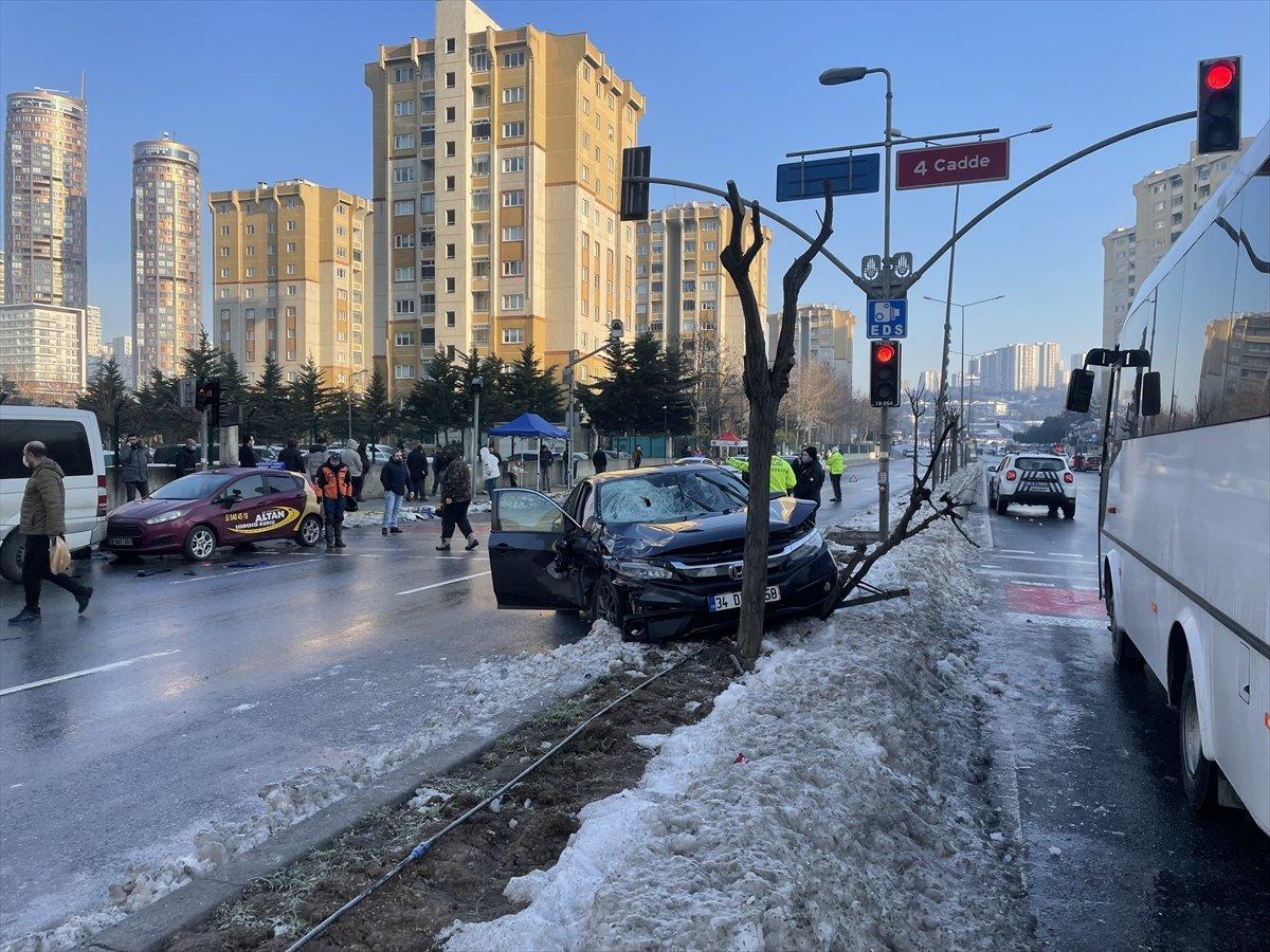 Küçükçekmece’de sürücü kursu eğitmenine otomobil çarptı