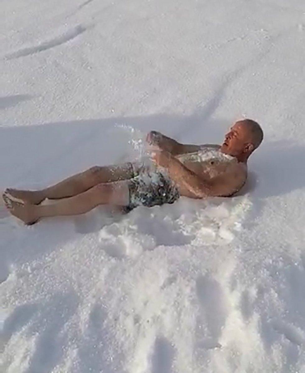 Sivaslı Kadim'in eksi 16 derecedeki kar banyosu