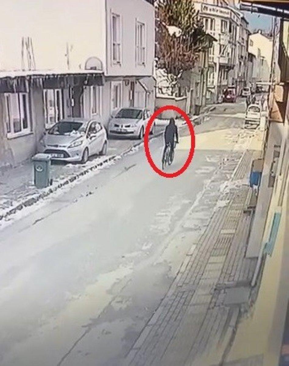 Bursa'daki hırsızın rahat tavırları, kameraya yansıdı